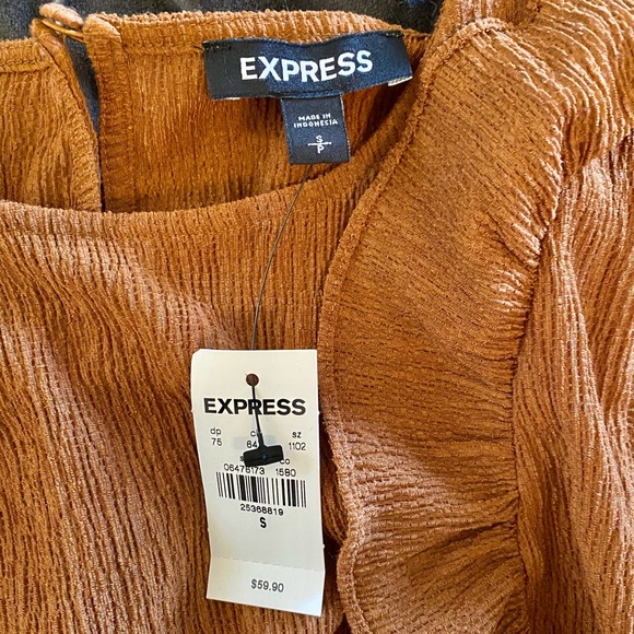 Express Textured Double Ruffle Top - Picture 2 of 2